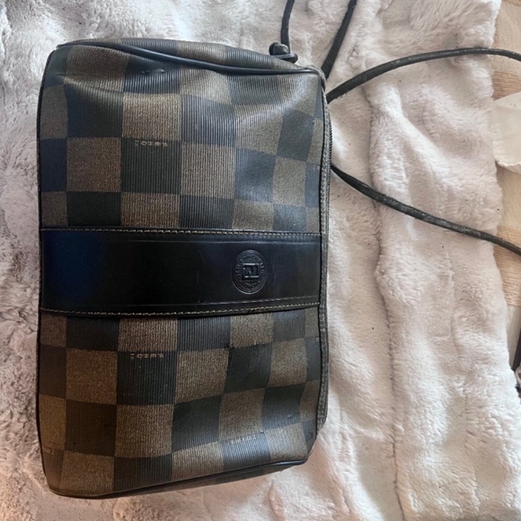 Vintage Fendi single zipper purse - Picture 3 of 3